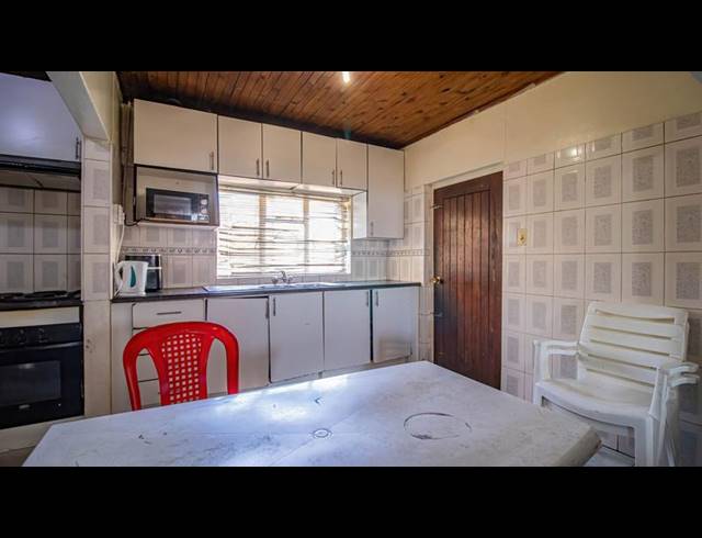 3 BEDROOM HOUSE FOR SALE IN BEZUIDENHOUT VALLEY
